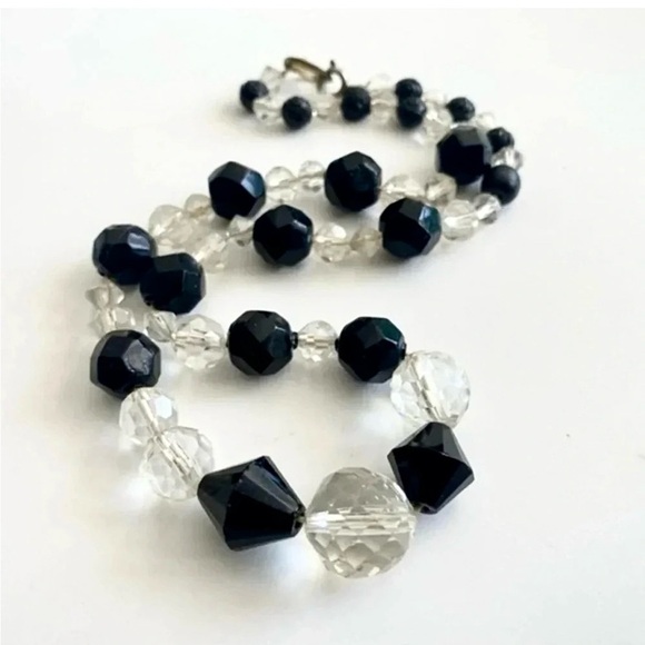 𝅺ANTIQUE Art Deco Faceted Clear Black Glass Crystal Czech Bead Necklace. - Picture 3 of 7